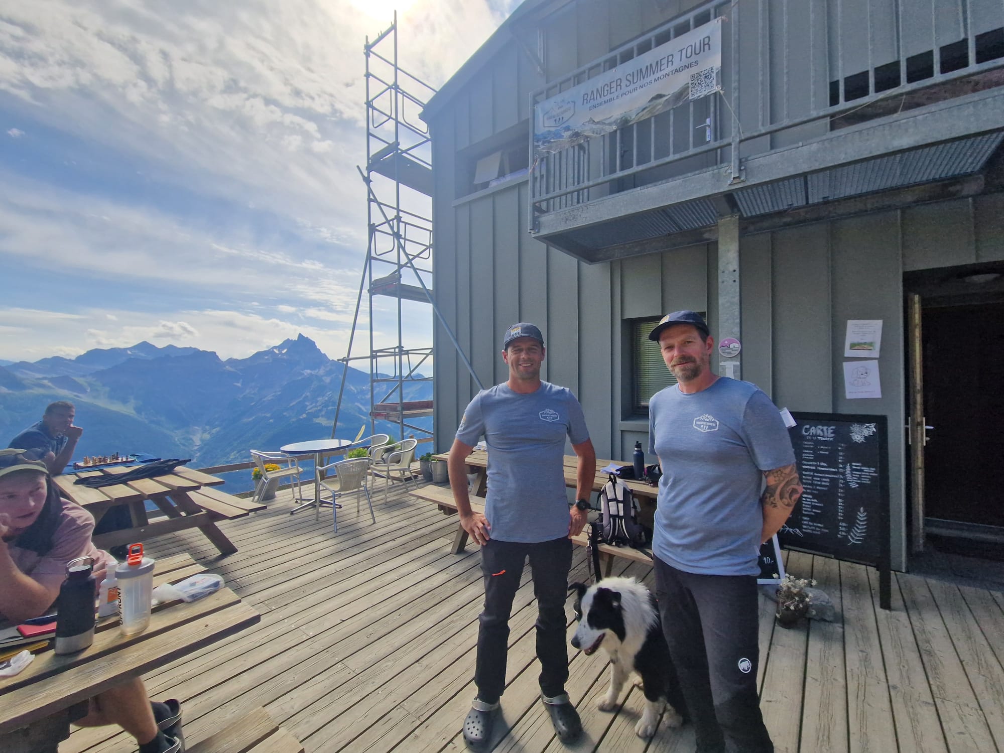 Des Rangers viennent jouer les médiateurs de la nature dans les montagnes chablaisiennes